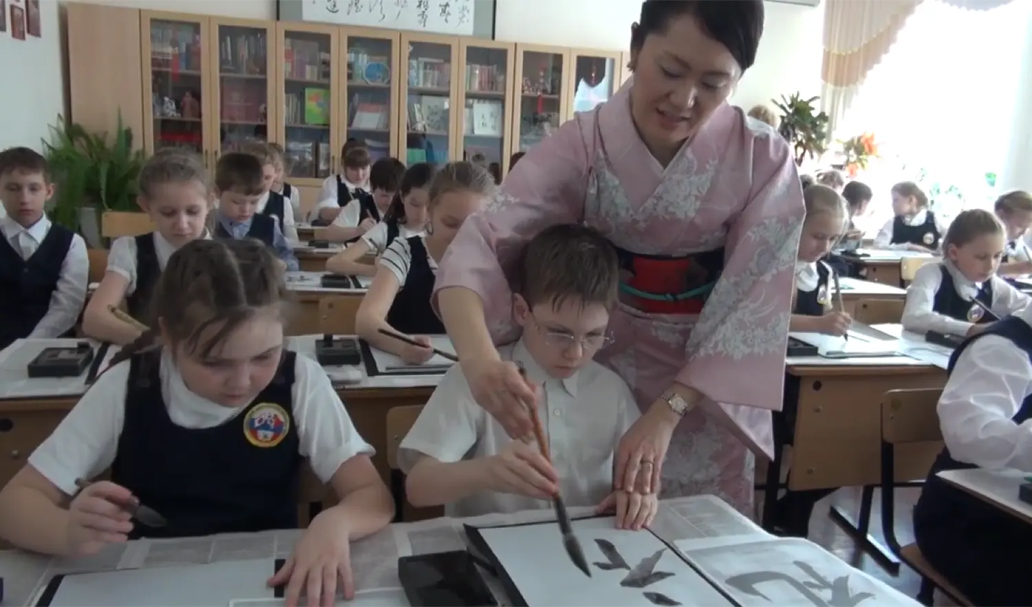 ロシアの子供たちへ向けた書写の授業とワークショップ