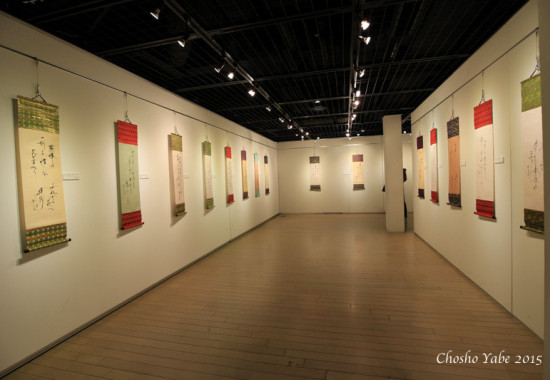 横浜赤レンガ倉庫のつなぐ伝統展で西陣織に揮毫した掛け軸作品
